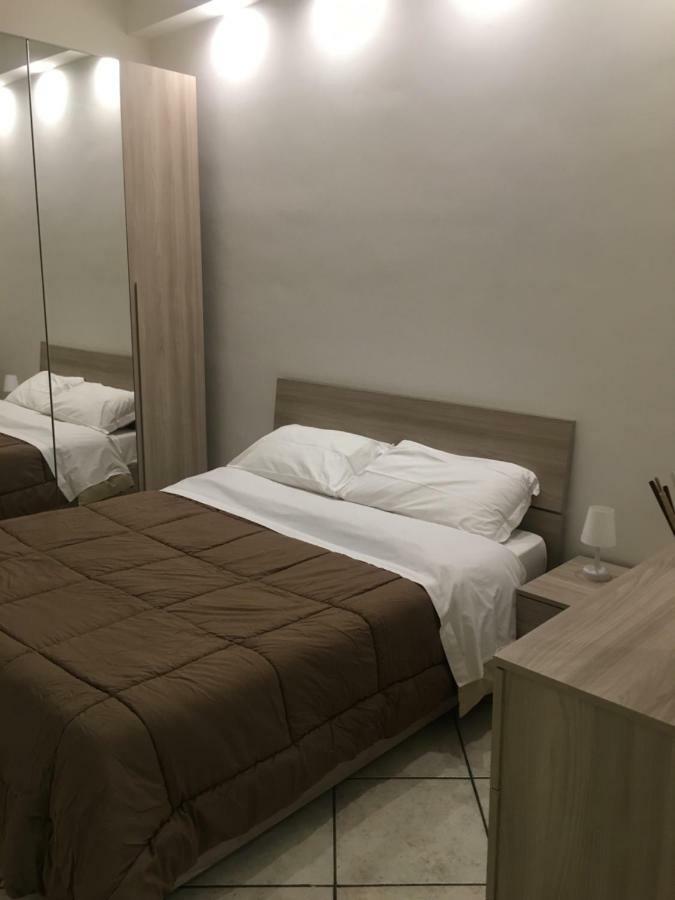Luxurious Street Apartments كاتانيا الغرفة الصورة